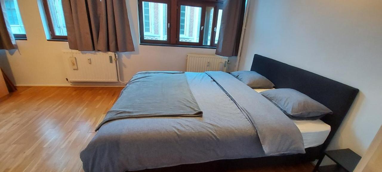 Duplex 2 Chambres Situe Au Centre Du Coeur Historique De Лиеж Екстериор снимка