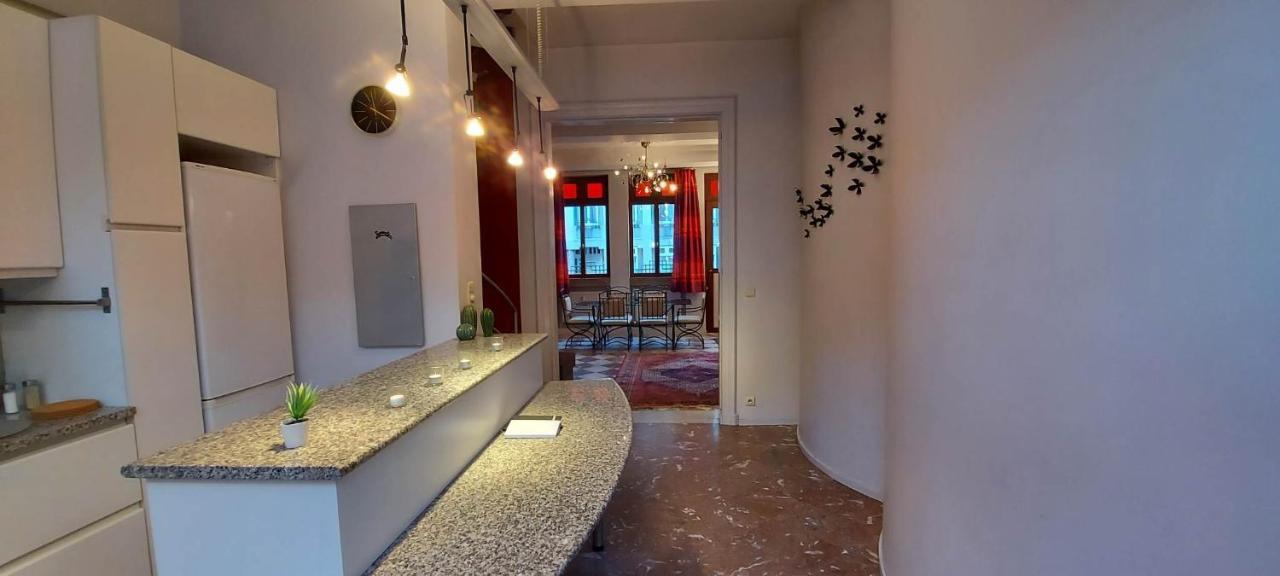 Duplex 2 Chambres Situe Au Centre Du Coeur Historique De Лиеж Екстериор снимка