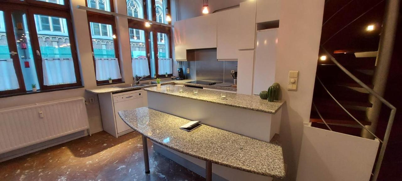Duplex 2 Chambres Situe Au Centre Du Coeur Historique De Лиеж Екстериор снимка