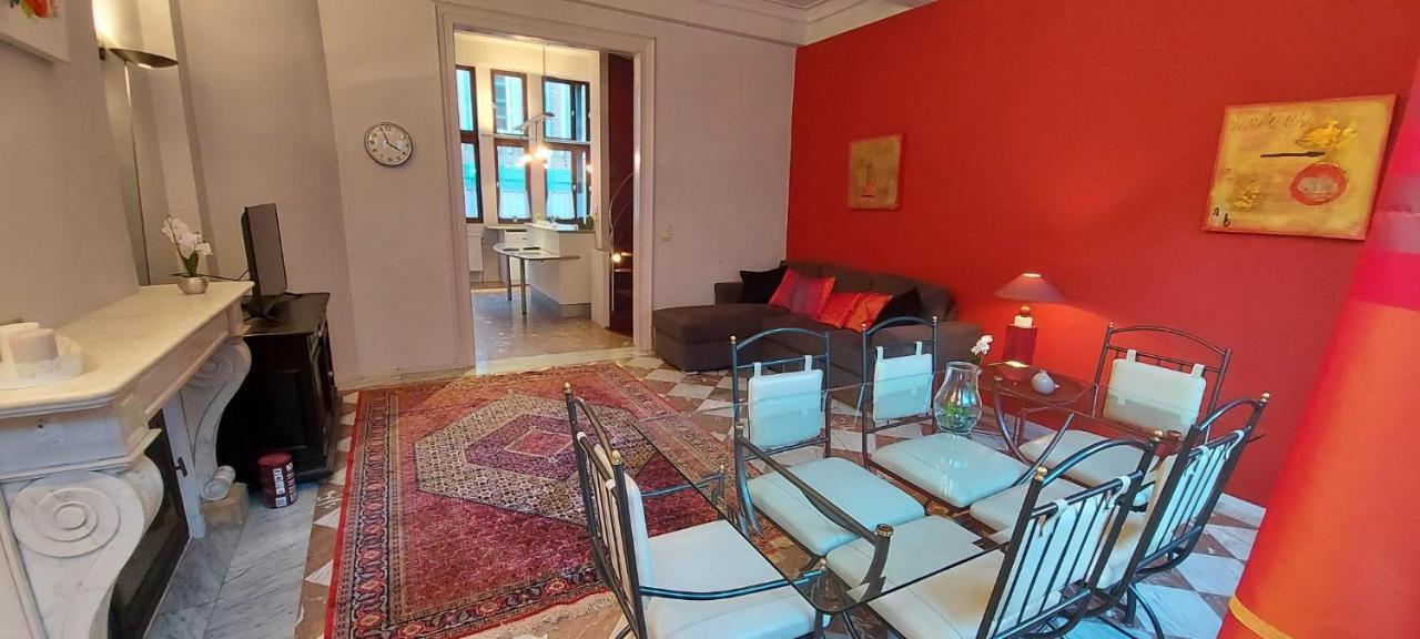 Duplex 2 Chambres Situe Au Centre Du Coeur Historique De Лиеж Екстериор снимка